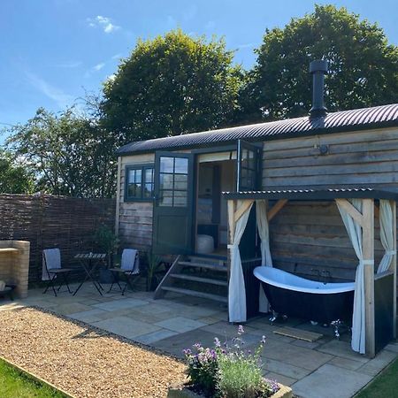The Rabbit Warren Shepherd Hut Ketton Bagian luar foto