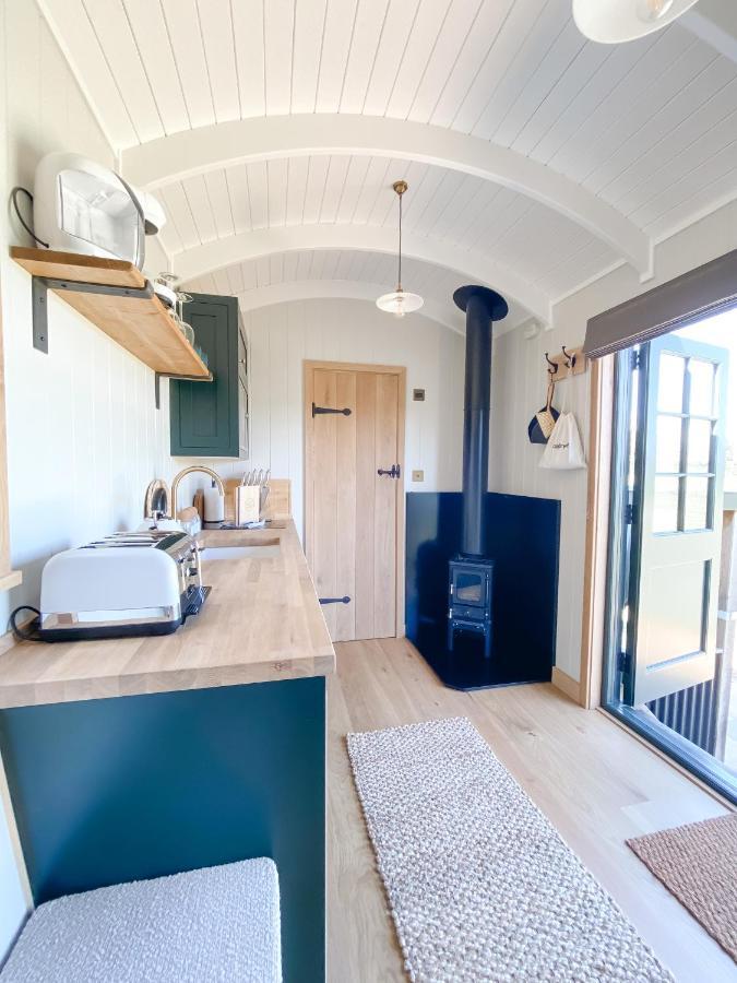 The Rabbit Warren Shepherd Hut Ketton Bagian luar foto